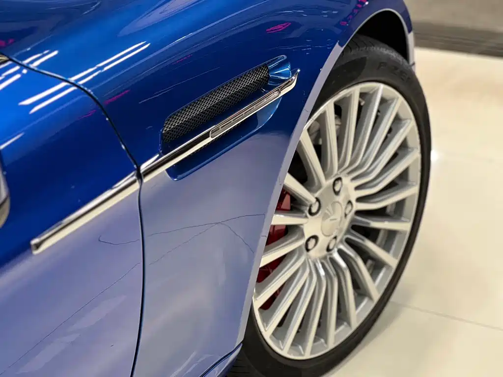 Aston Martin Rapide 2018 — фото 25