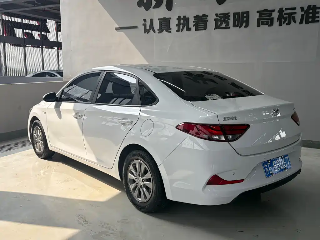 Hyundai Elantra 2017 — фото 9