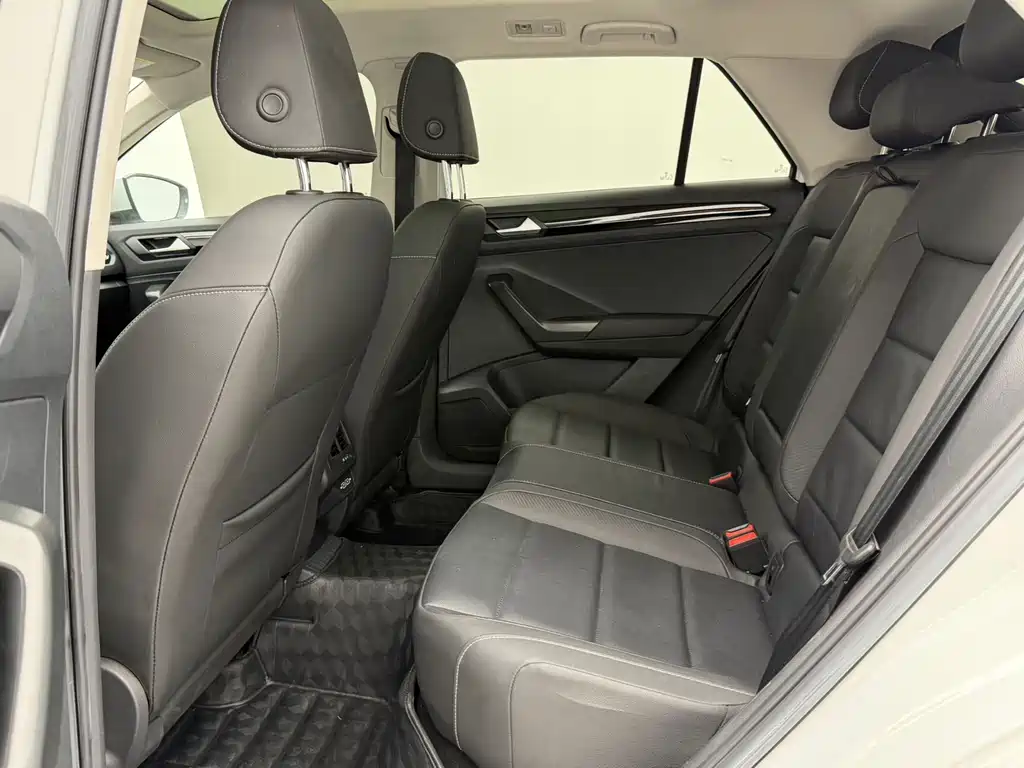 Volkswagen T-Roc 2023 — фото 14