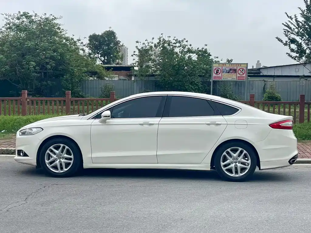 Ford Mondeo 2015 — фото 10