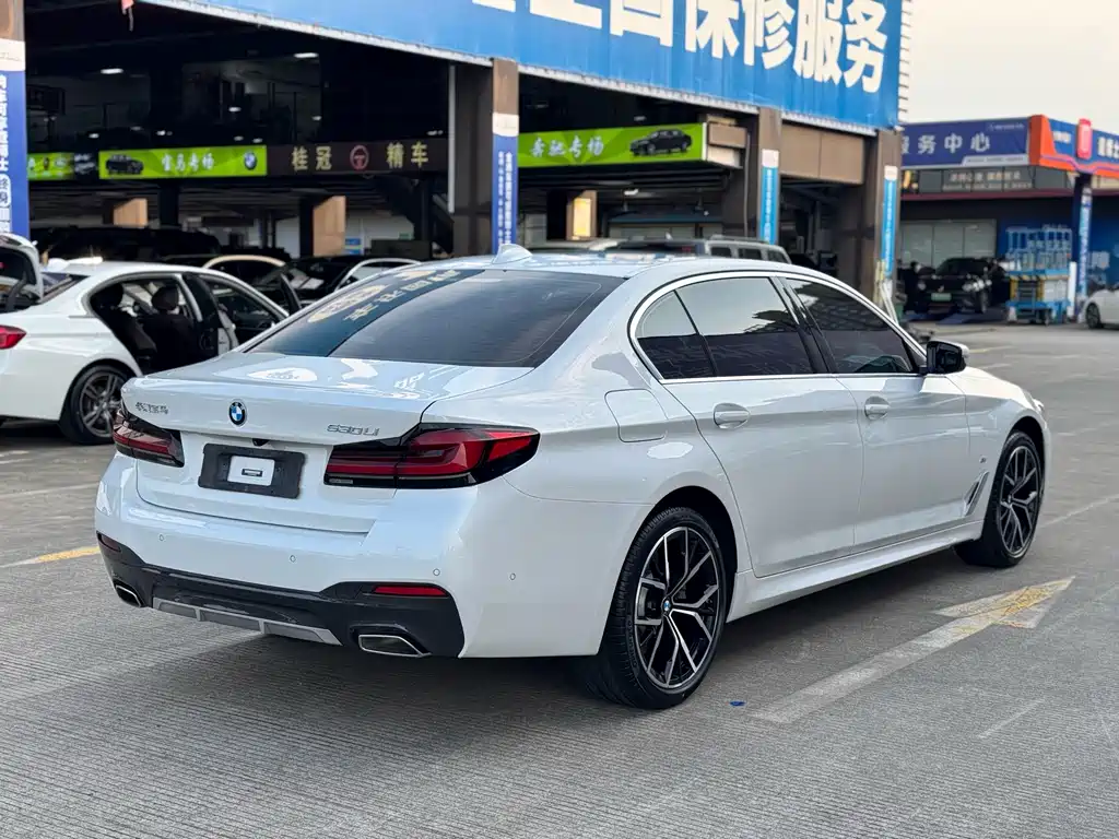 BMW 5 Series 2022 — фото 16