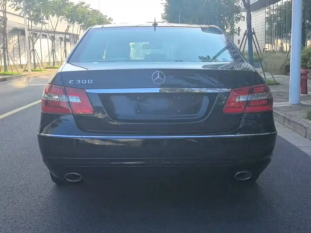 Mercedes-Benz E-Class 2010 — фото 14
