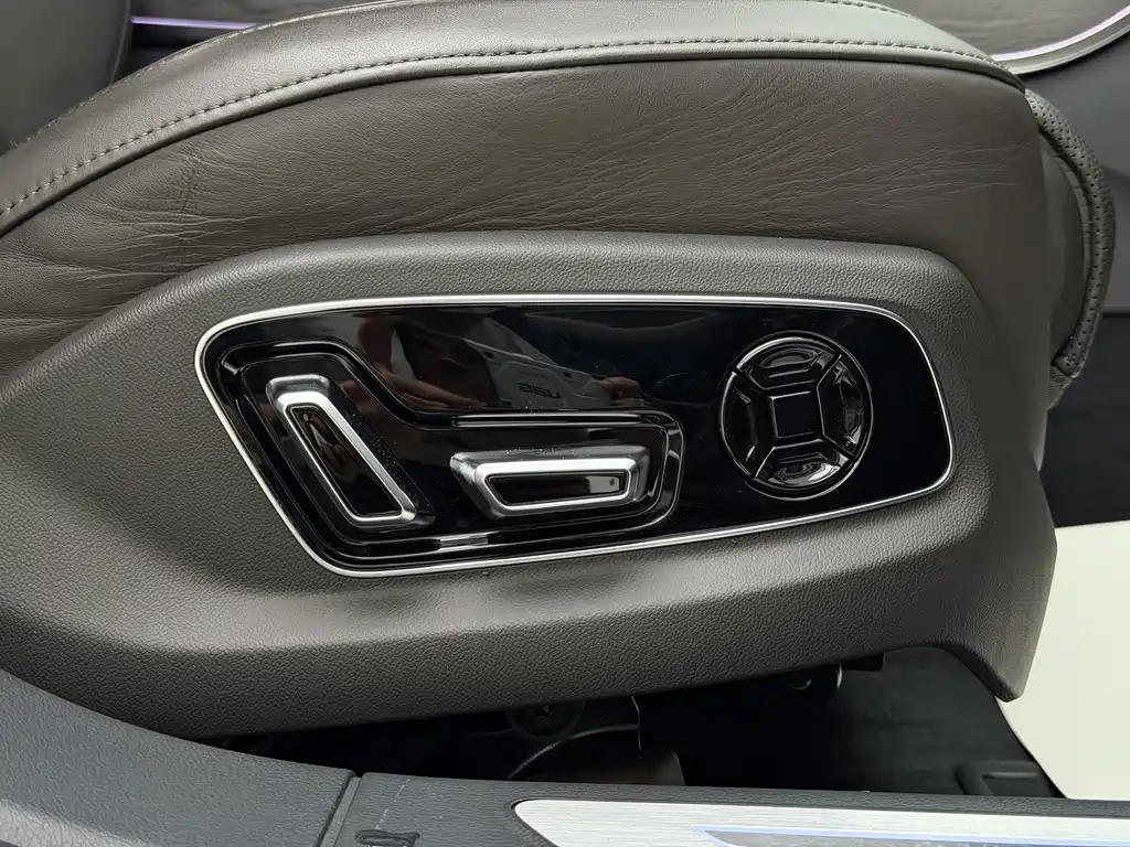 Audi A8 2021 — фото 12