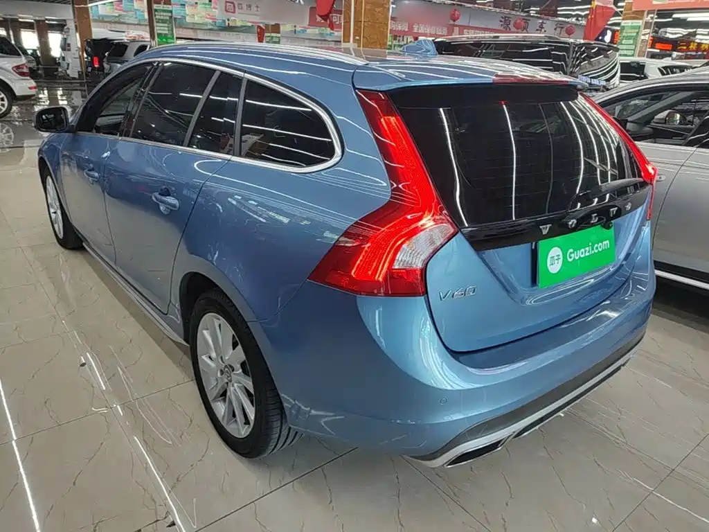 Volvo V60 2017 — фото 5