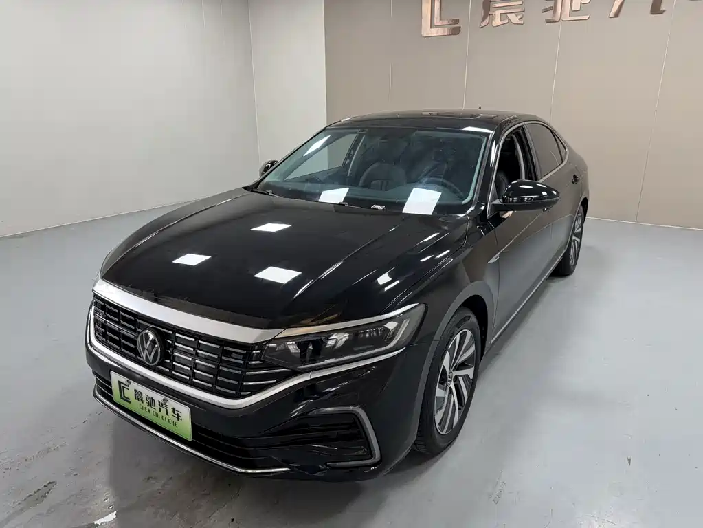Volkswagen Passat PHEV 2024