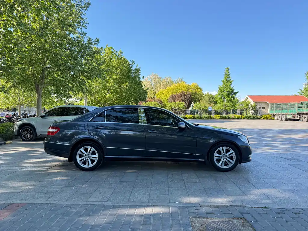 Mercedes-Benz E-Class 2010