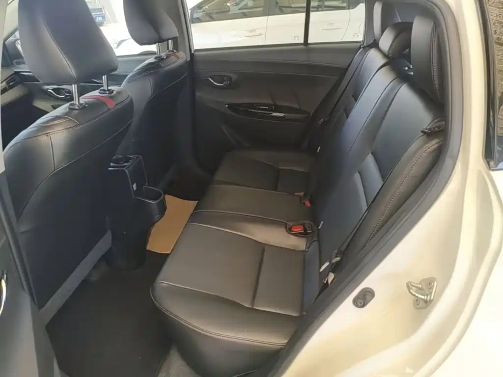 Toyota Yaris L 2022 — фото 13