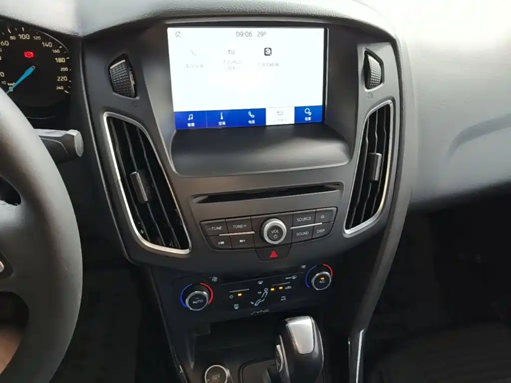Ford Focus 2017 — фото 13