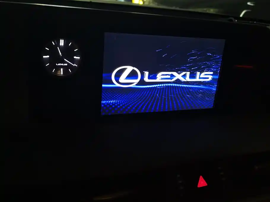 Lexus ES 2020 — фото 13