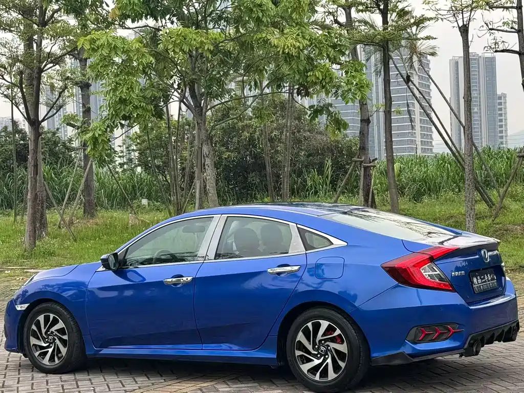 Honda Civic 2017 — фото 6