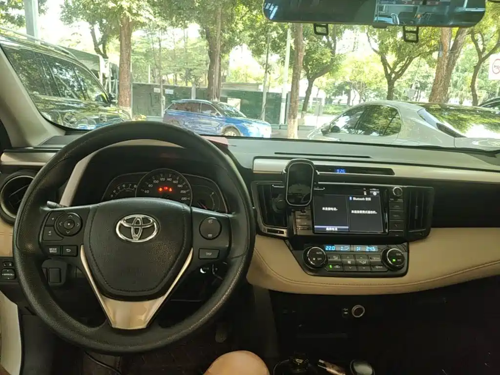Toyota RAV4 2016 — фото 10