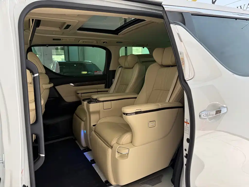 Toyota Vellfire 2021 — фото 8