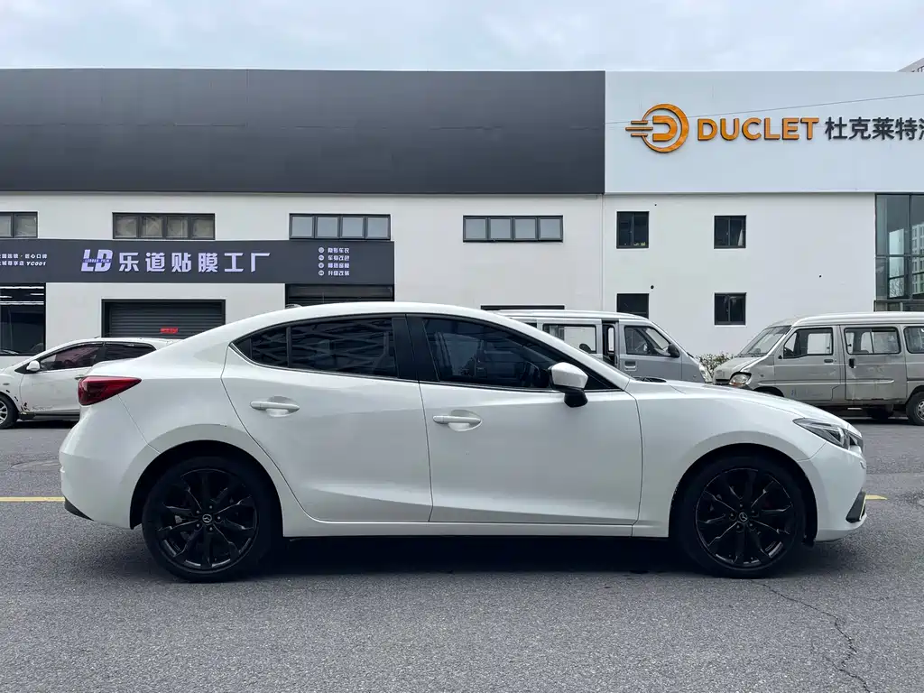 Mazda 3 Axela 2016 — фото 16