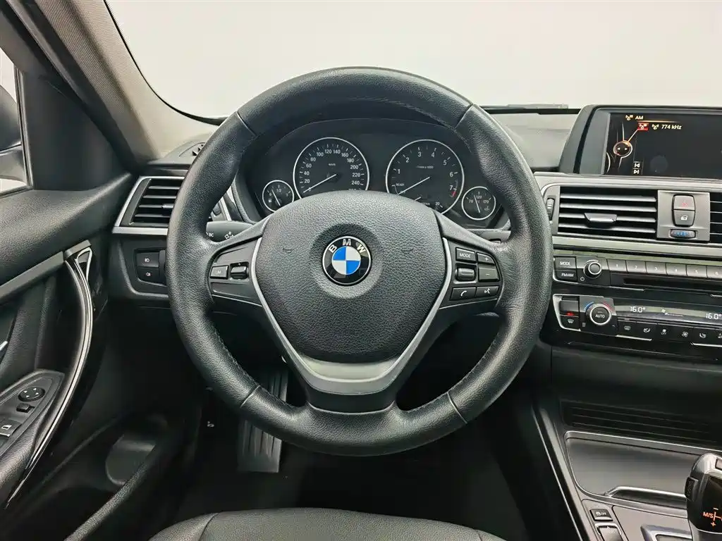 BMW 3 Series 2016 — фото 11