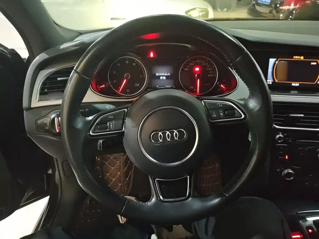 Audi A4L 2015