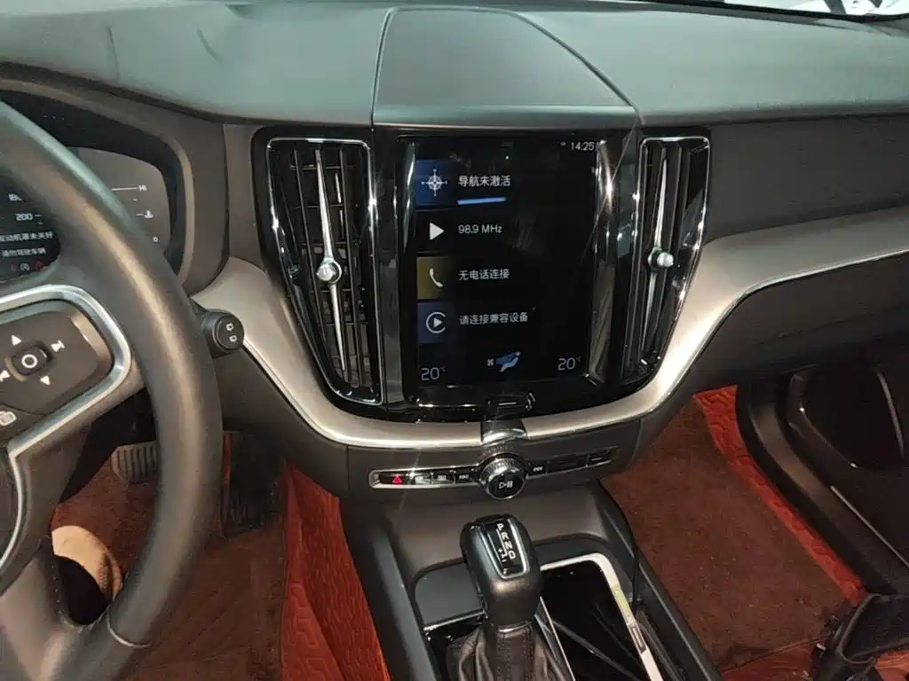 Volvo XC60 2020 — фото 13