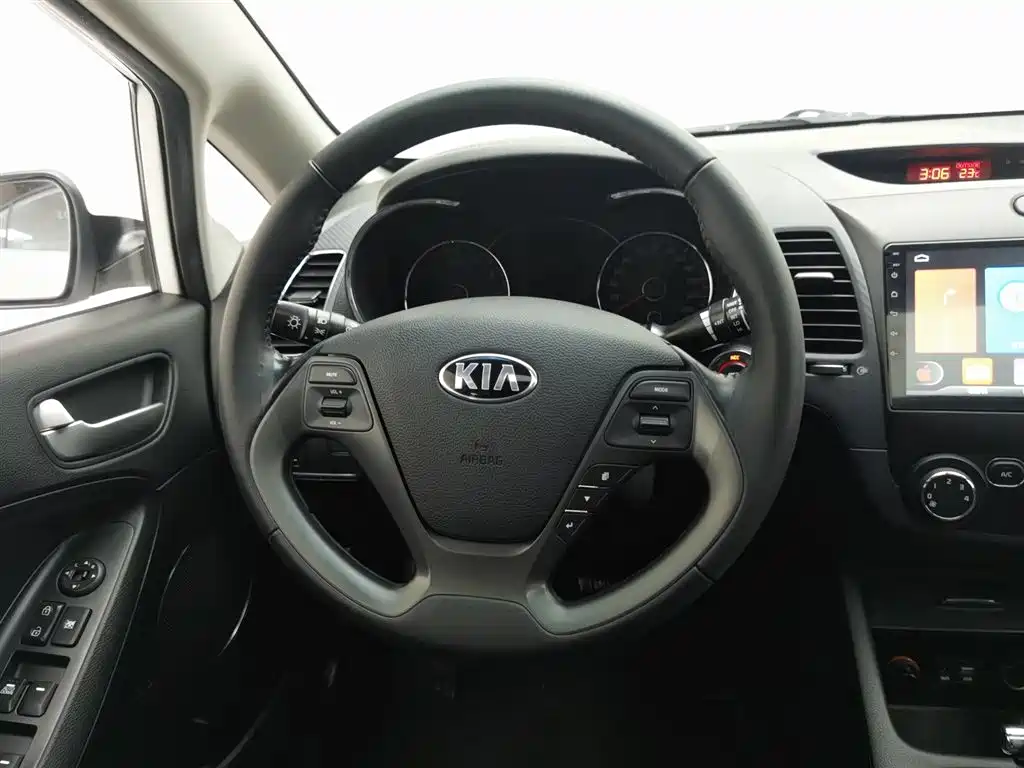 Kia K3 2016 — фото 11