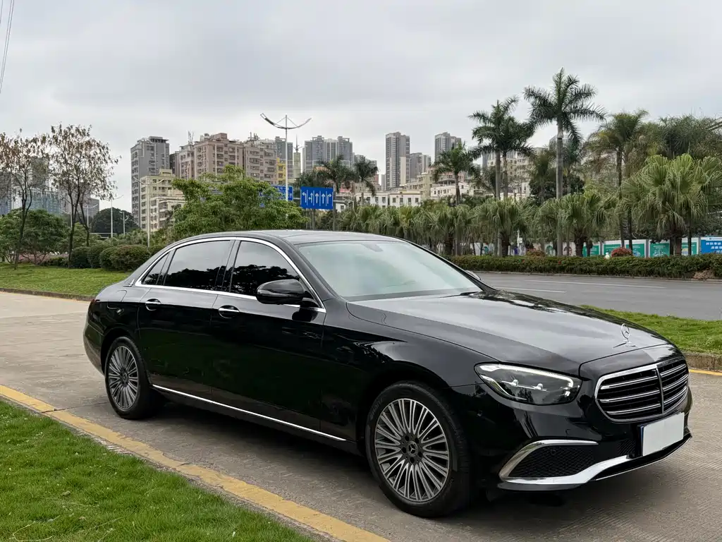 Mercedes-Benz E-Class 2022 — фото 3