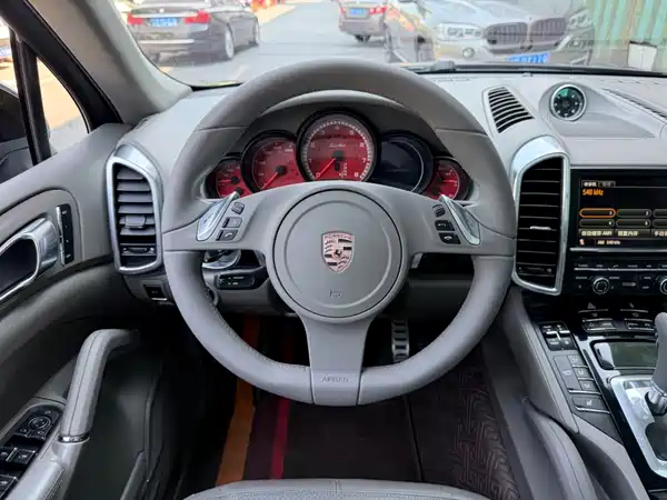 Porsche Cayenne 2011