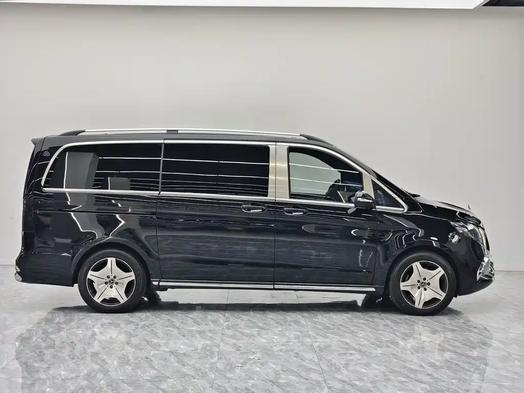 Mercedes-Benz V-Class 2023 — фото 5