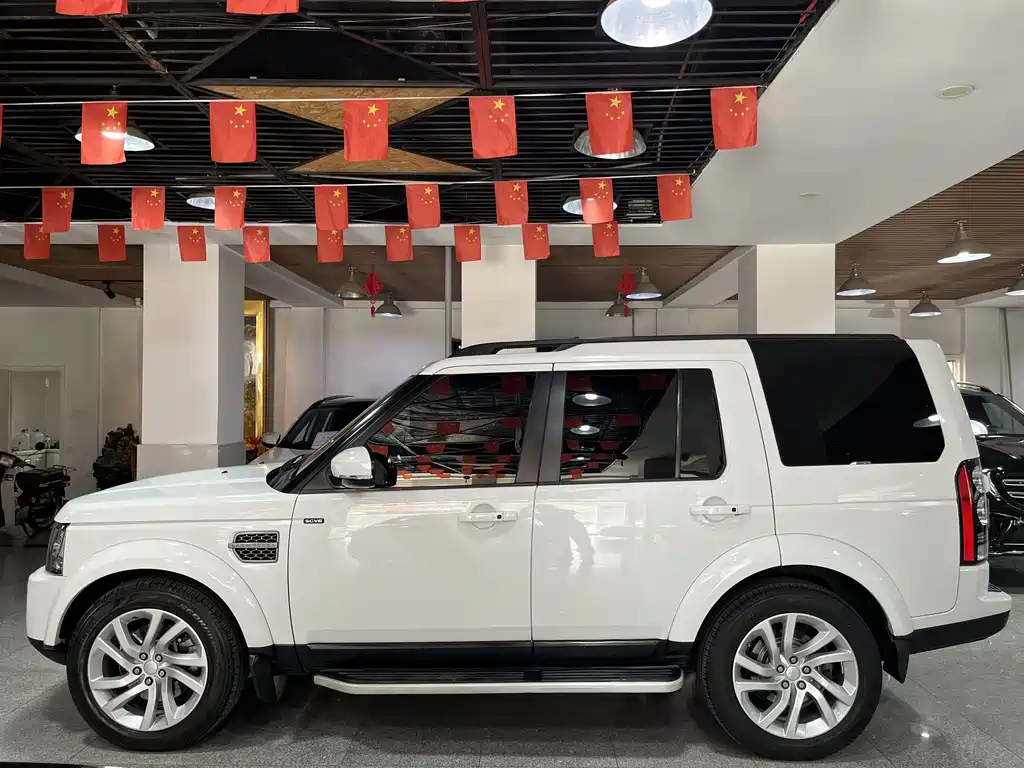 Land Rover Discovery 2017 — фото 18