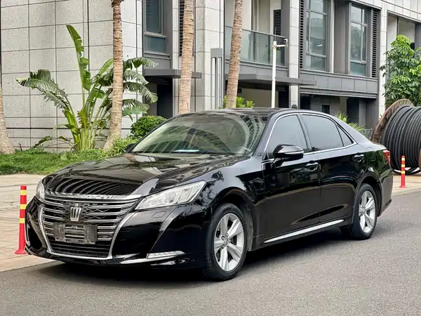 Toyota Crown 2015