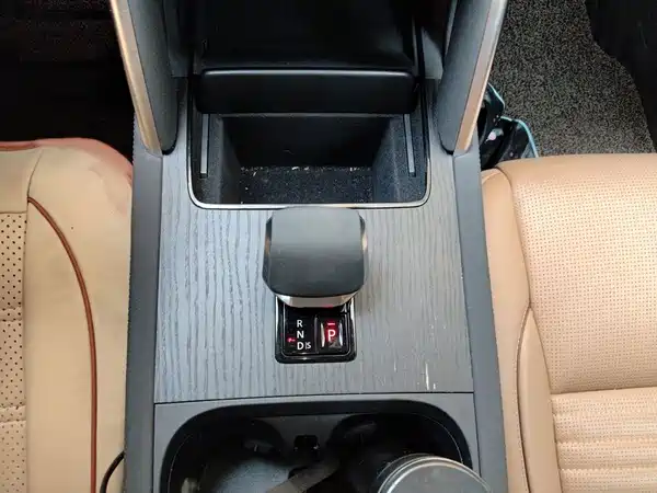 Land Rover Discovery Sport 2024