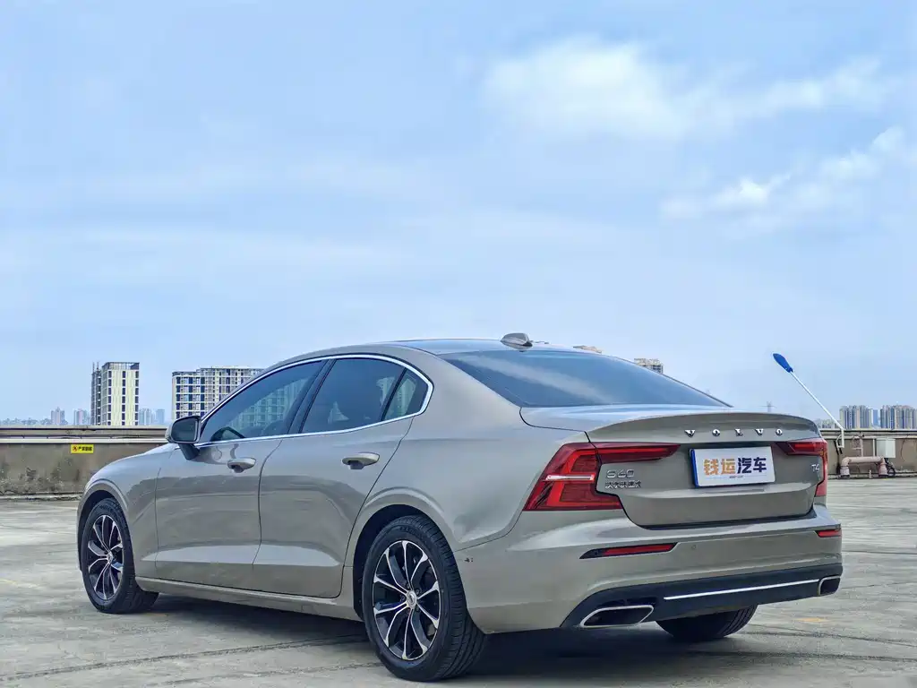Volvo S60 2021 — фото 2