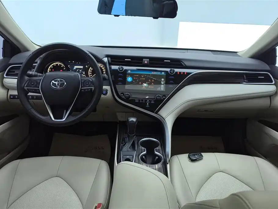 Toyota Camry 2020 — фото 12