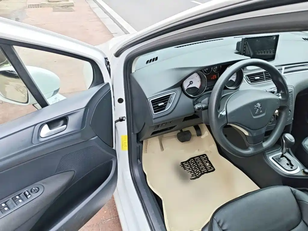 Peugeot 308 2016 — фото 16