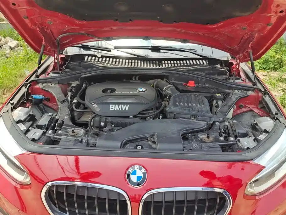 BMW 1 Series 2018 — фото 10