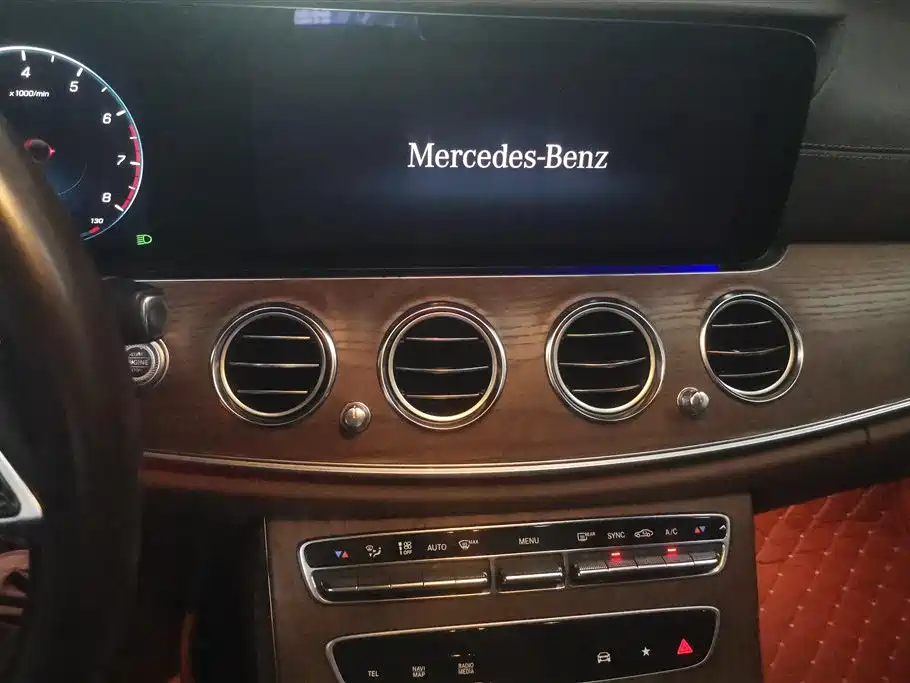 Mercedes-Benz E-Class 2022 — фото 13