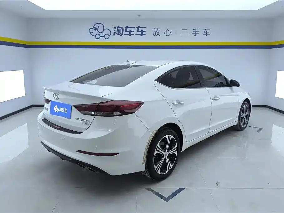 Hyundai Elantra 2018 — фото 3