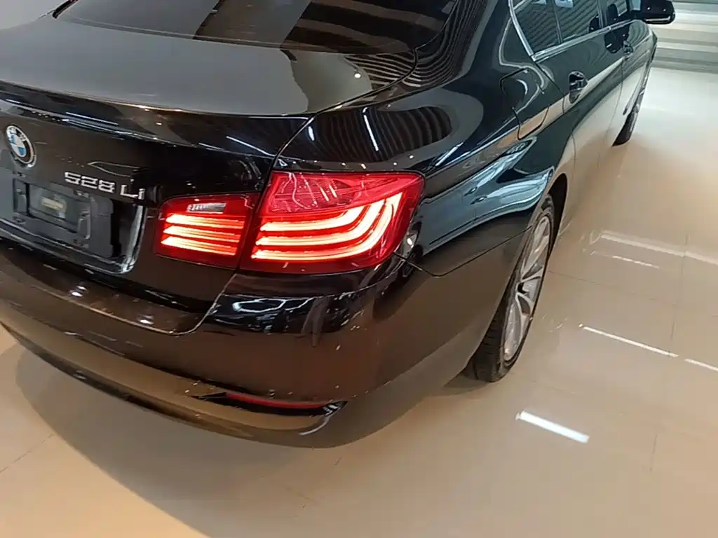 BMW 5 Series 2015 — фото 8