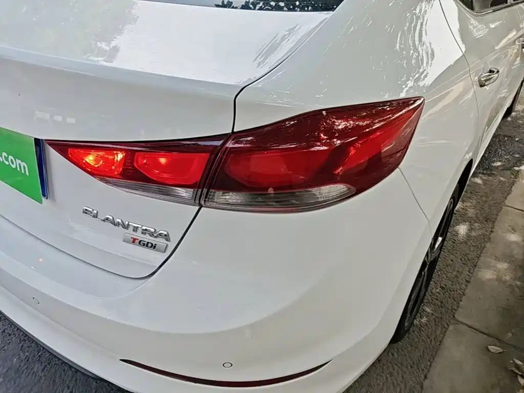 Hyundai Elantra 2018 — фото 8