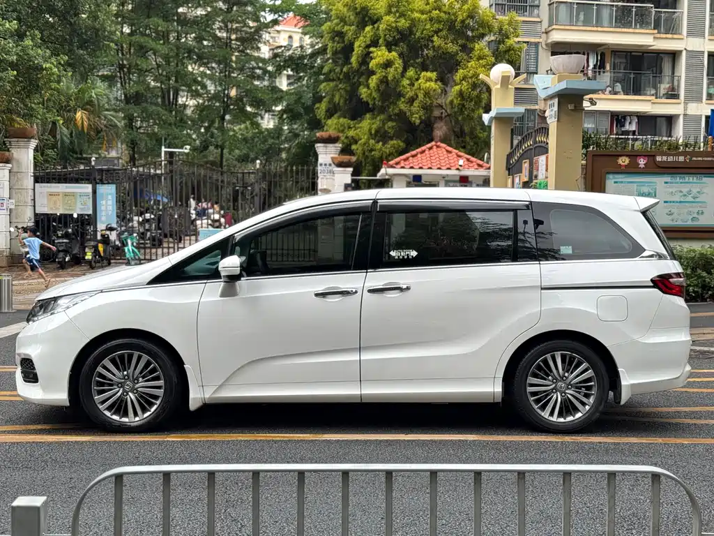 Honda Odyssey 2019 — фото 18