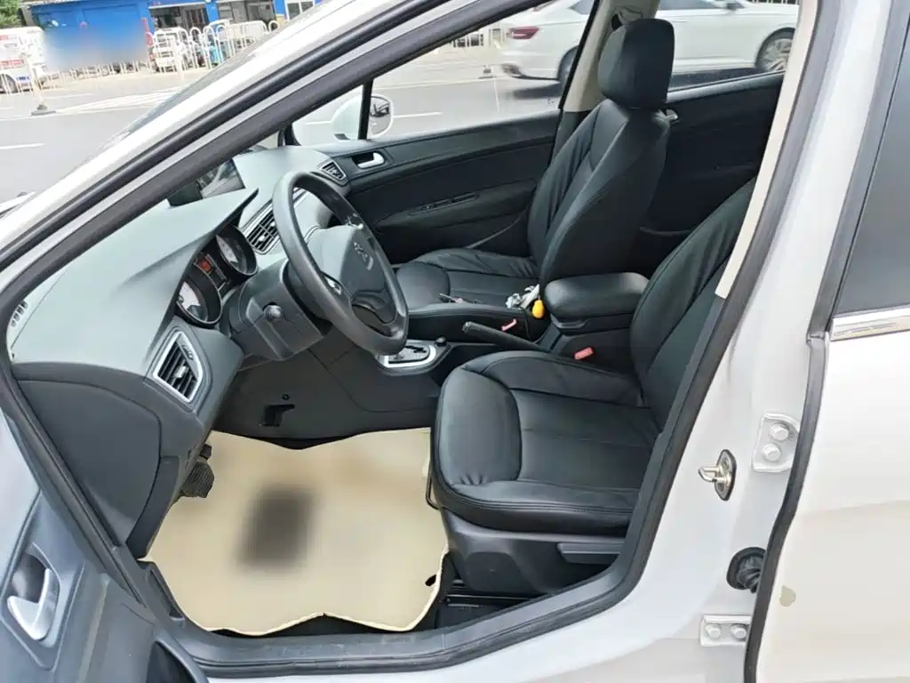 Peugeot 308 2016 — фото 15