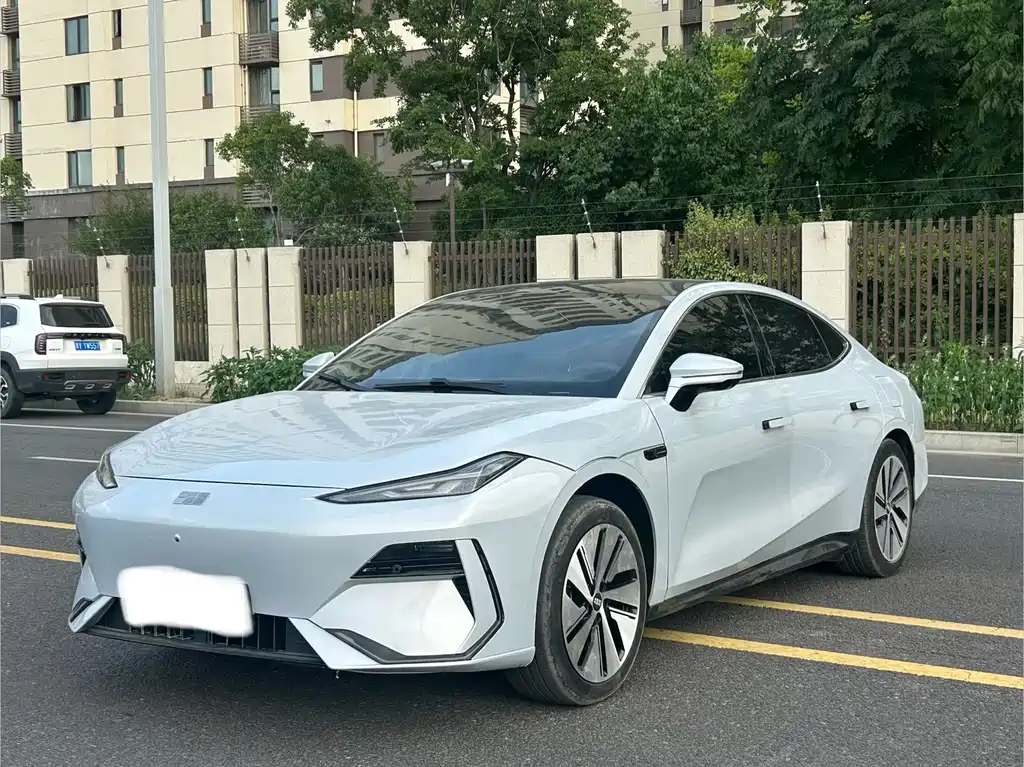 Geely Galaxy E8 2024 — фото 1