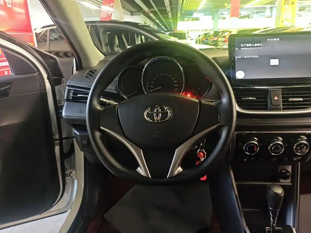 Toyota Yaris L 2020 — фото 11
