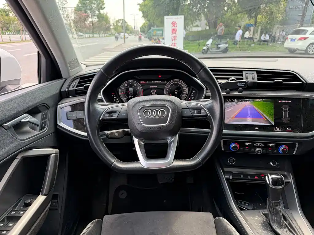 Audi Q3 2023 — фото 14