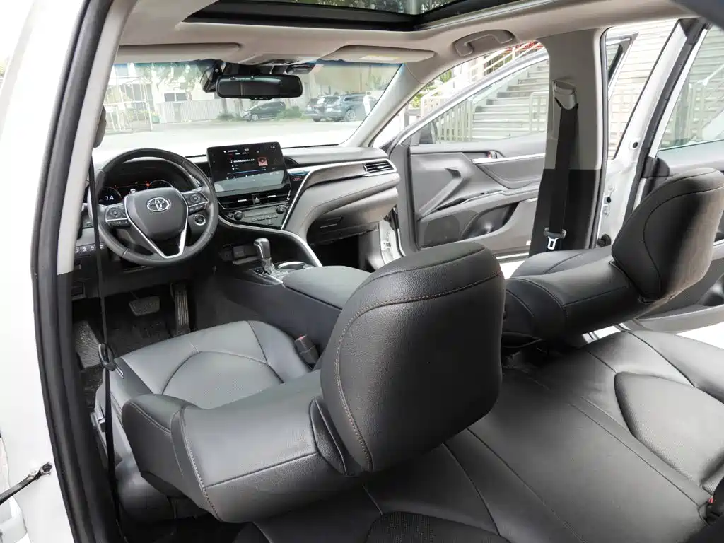 Toyota Camry 2022 — фото 14
