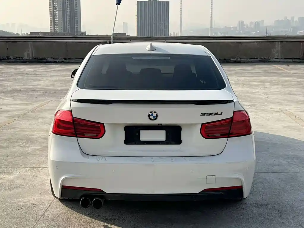 BMW 3 Series 2018 — фото 8