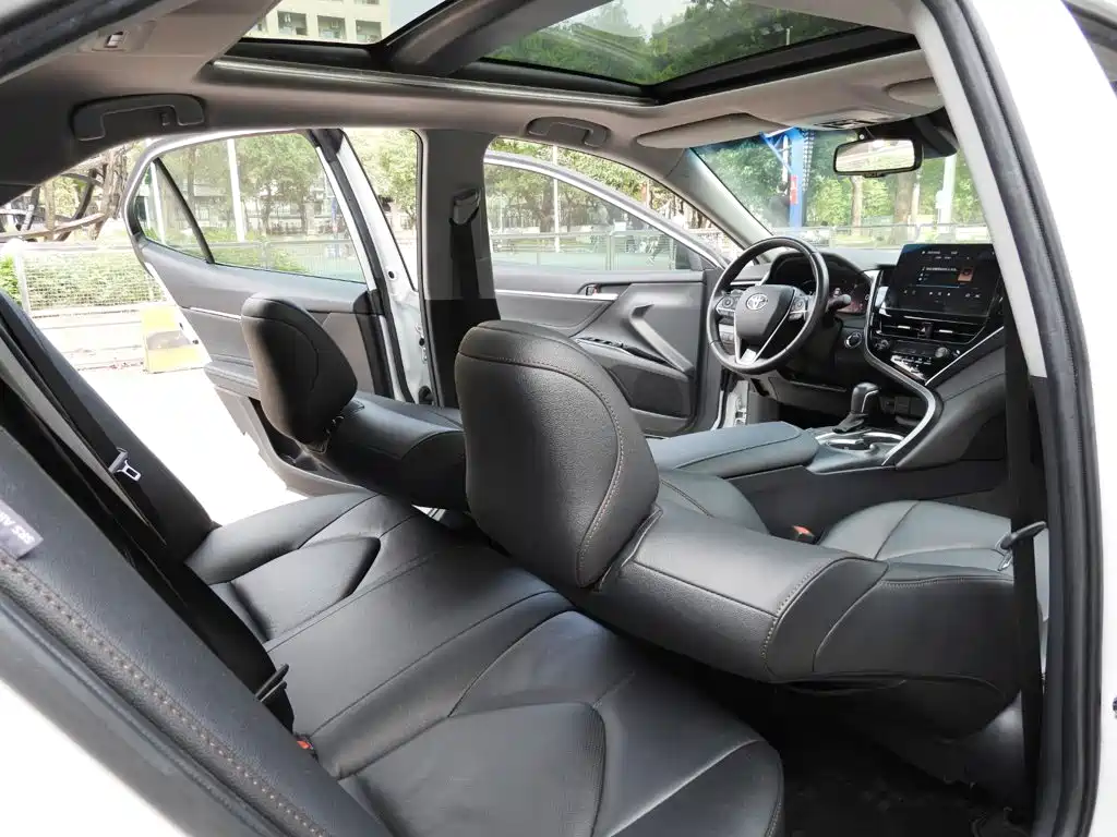 Toyota Camry 2022 — фото 13