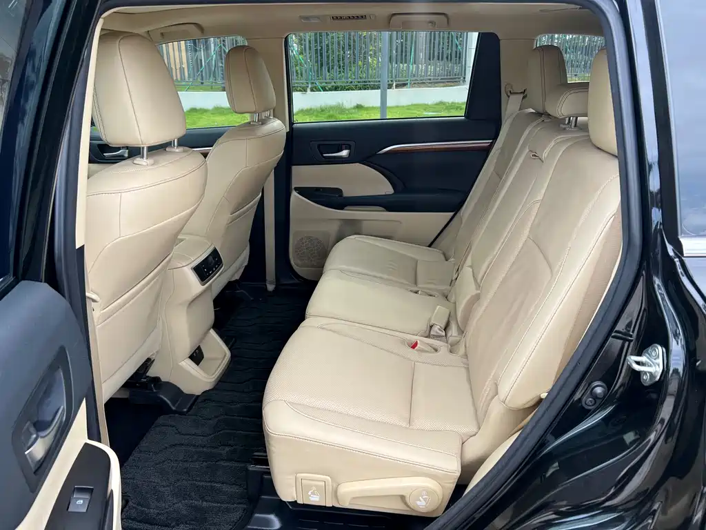 Toyota Highlander 2018 — фото 10