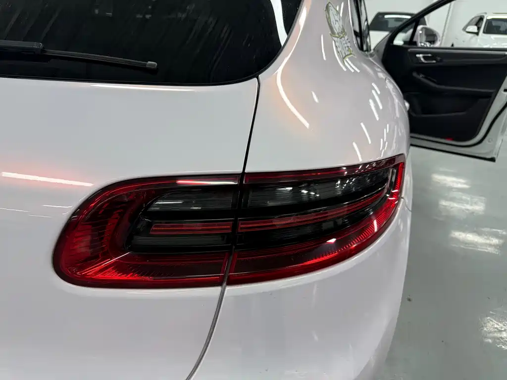 Porsche Macan 2018 — фото 16
