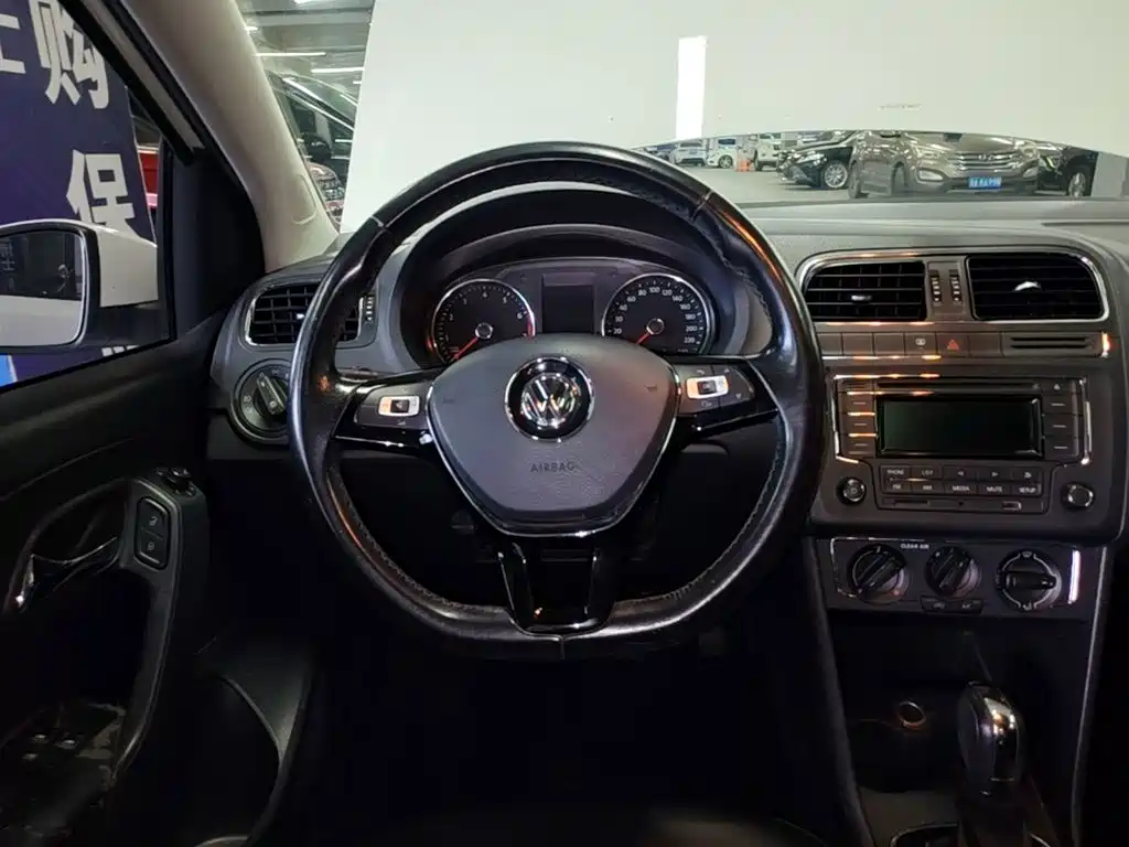 Volkswagen Polo 2017 — фото 17