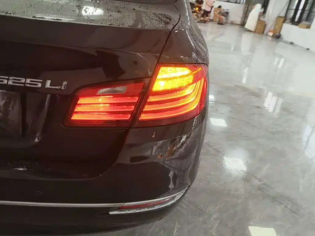 BMW 5 Series 2015 — фото 8