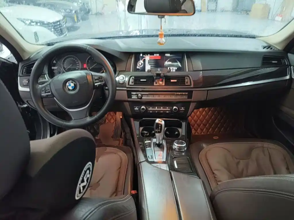 BMW 5 Series 2015 — фото 10