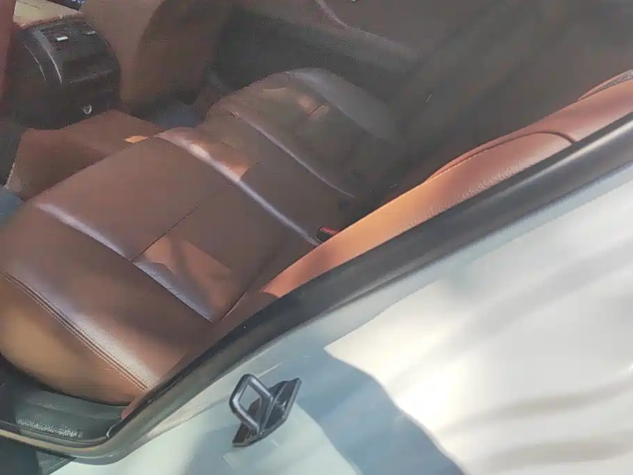 BMW 5 Series 2015 — фото 11