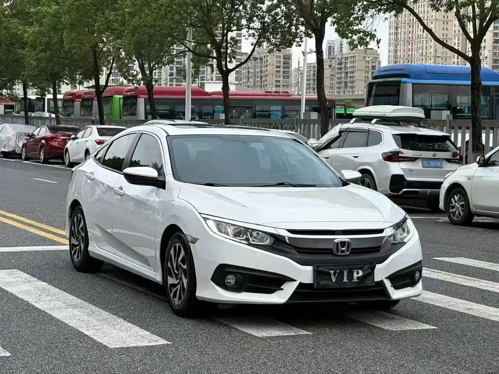 Honda Civic 2019 — фото 21